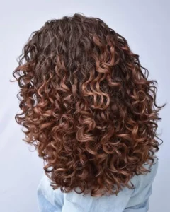 cheveux bouclés