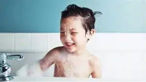 utilisez des gels douche sans sulfate pour vos enfants