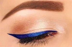 eye liner bleu