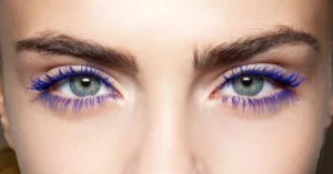 mascara bleu