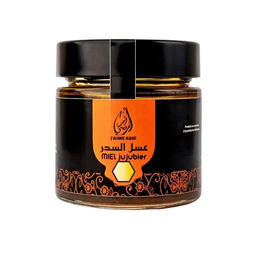 Pot de miel de jujubier 250g avec étiquette J’aime Ardi posé sur fond blanc